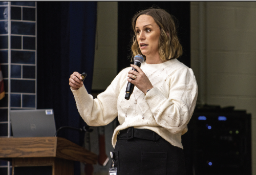 HEB ISD coordinator of counseling and guidance Stacy Force speaks with parents and students at Central Junior High School.